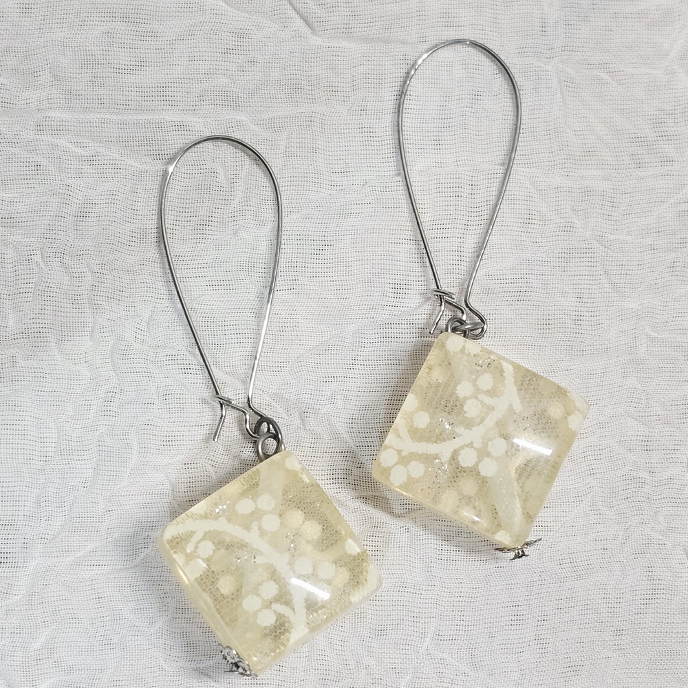 $1 With $5+ Bundle•Elegant Cream Dangle Earrings 0294